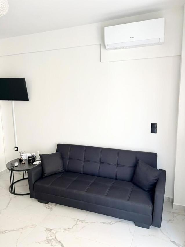 Ionia's Comfort - 1st Floor Apartment *